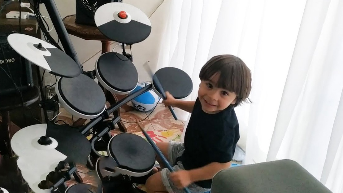 Be 2 tuoi o Brazil biet danh trong truoc khi biet noi hinh anh