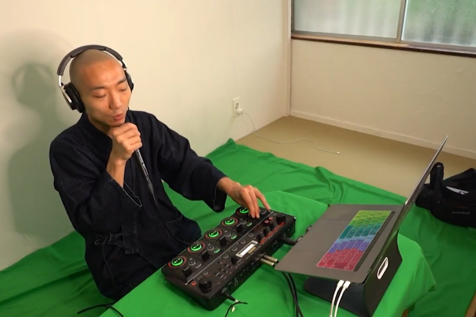 Nha su Nhat ket hop Phat giao voi beatbox hinh anh