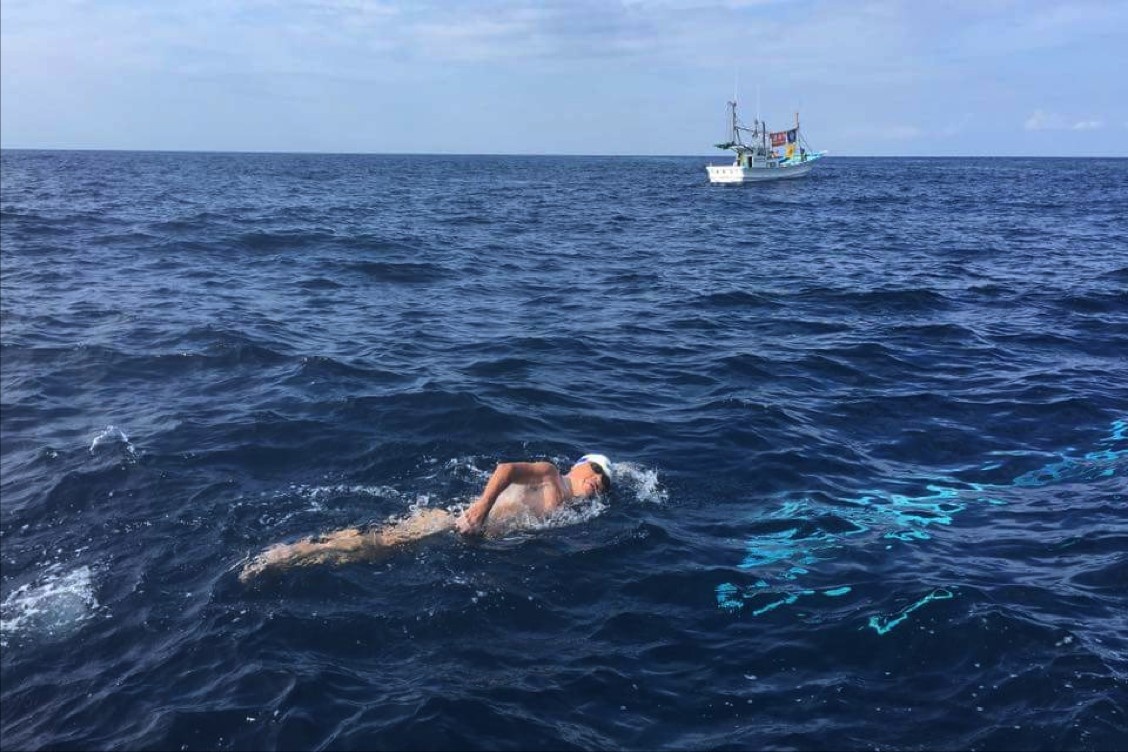 Boi qua ho nuoc ngot lon nhat the gioi trong 18 tieng hinh anh