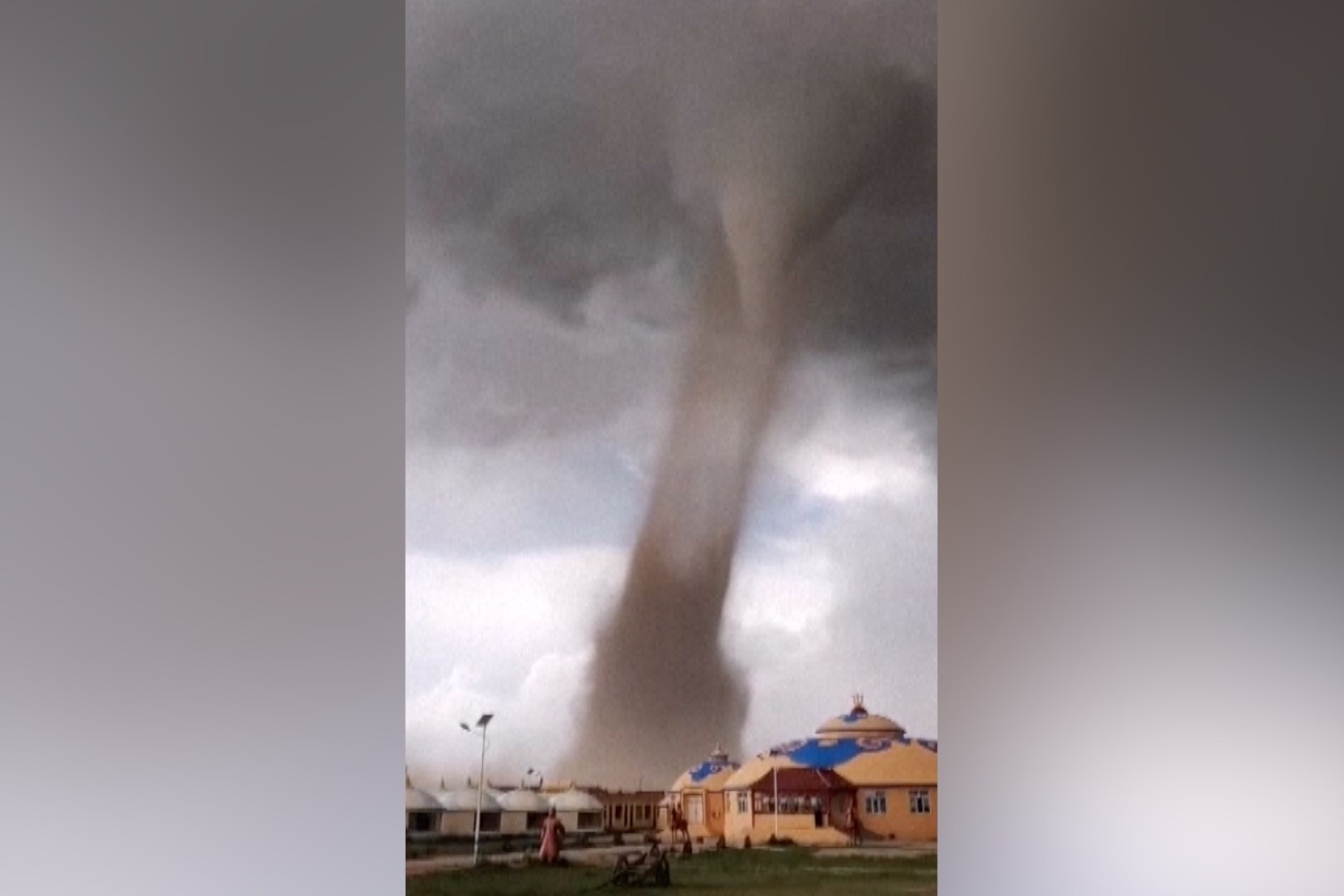 Loc xoay can quet qua Noi Mong, 33 nguoi bi thuong hinh anh