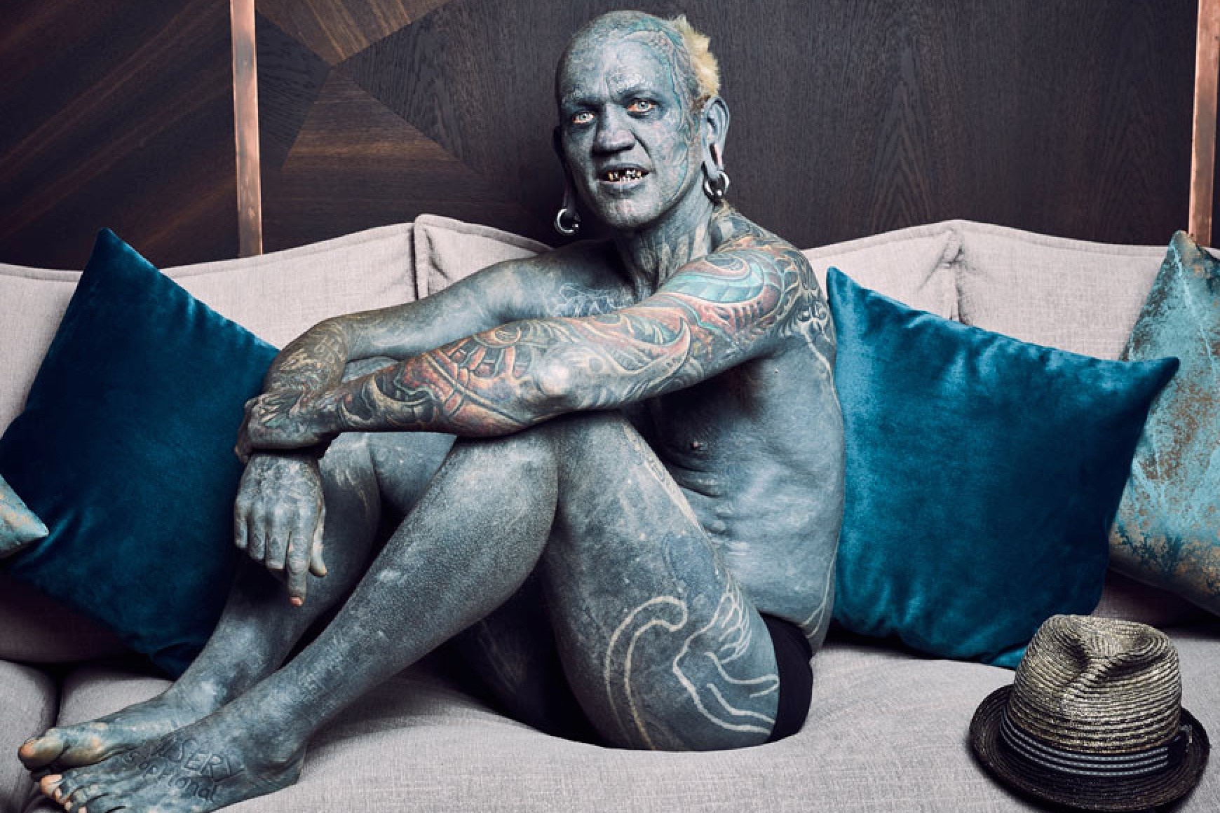 Nguoi dan ong co nhieu hinh xam nhat the gioi hinh anh