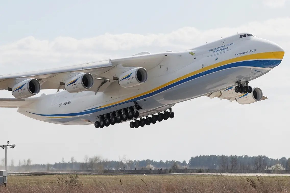 Chiec may bay nang nhat bau troi hinh anh