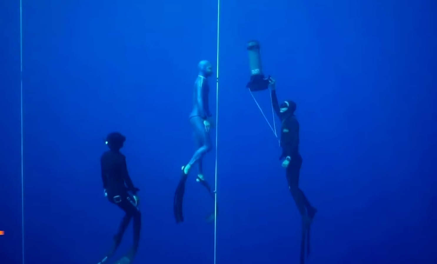 Chang trai pha ky luc lan tu do voi do sau 112 m hinh anh