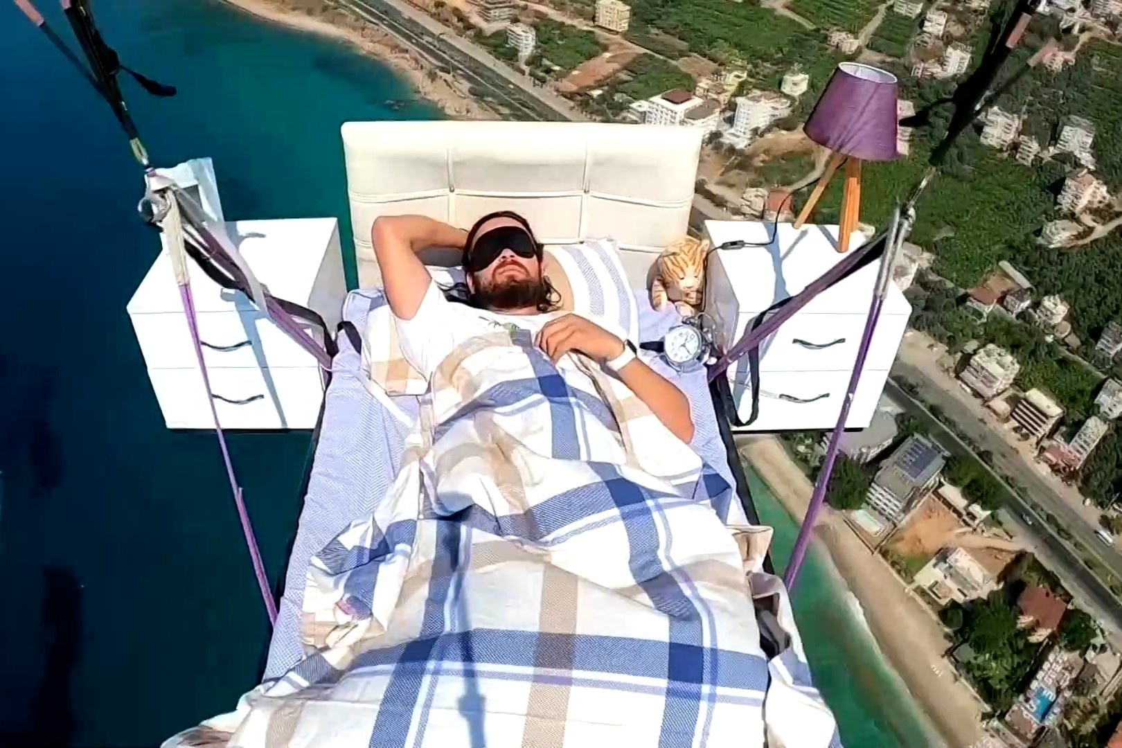 Nguoi dan ong ngu tren du luon o Tho Nhi Ky hinh anh