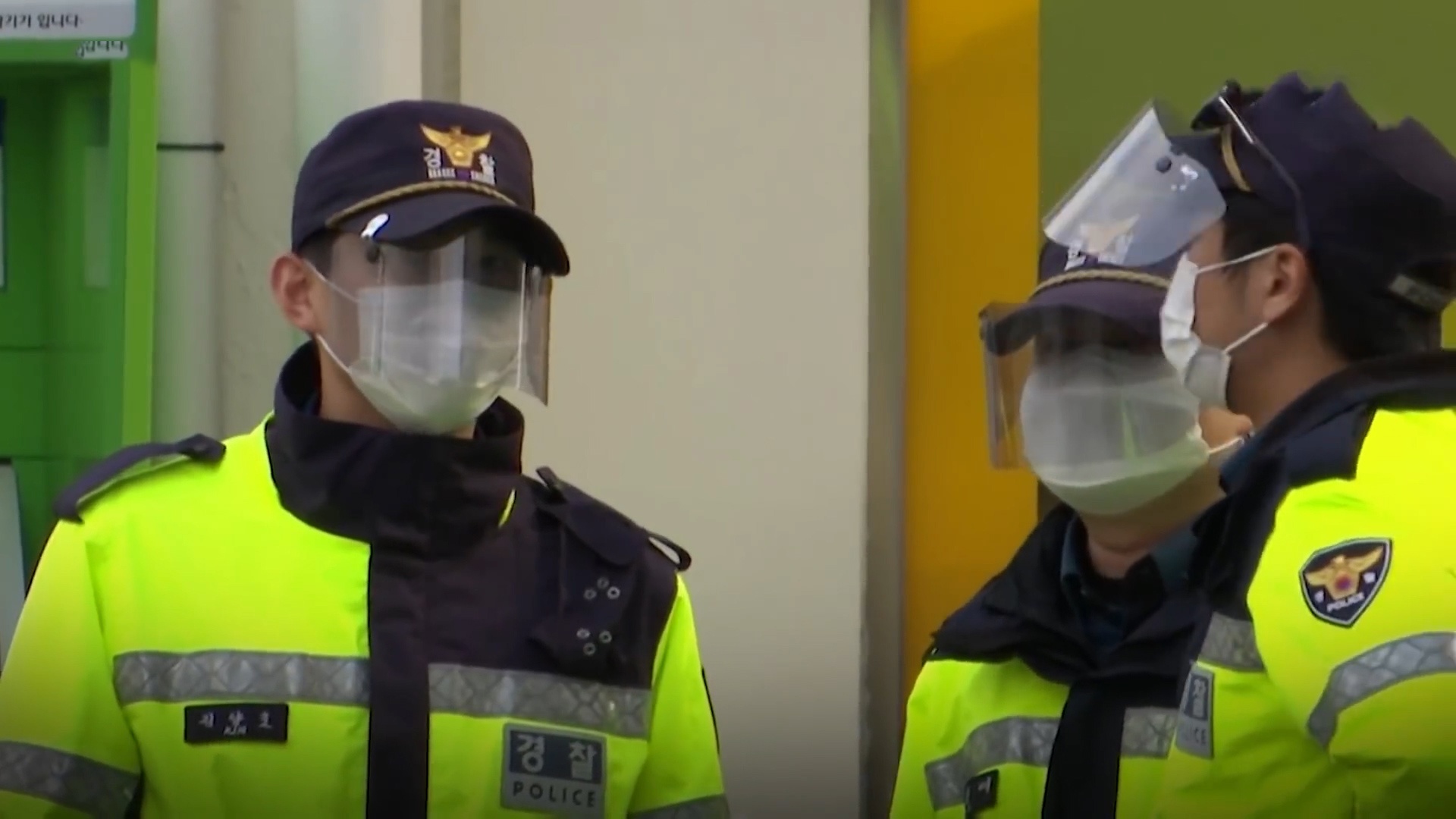 Nguoi dan ong dao lo de tron khoi co so cach ly o Han Quoc hinh anh