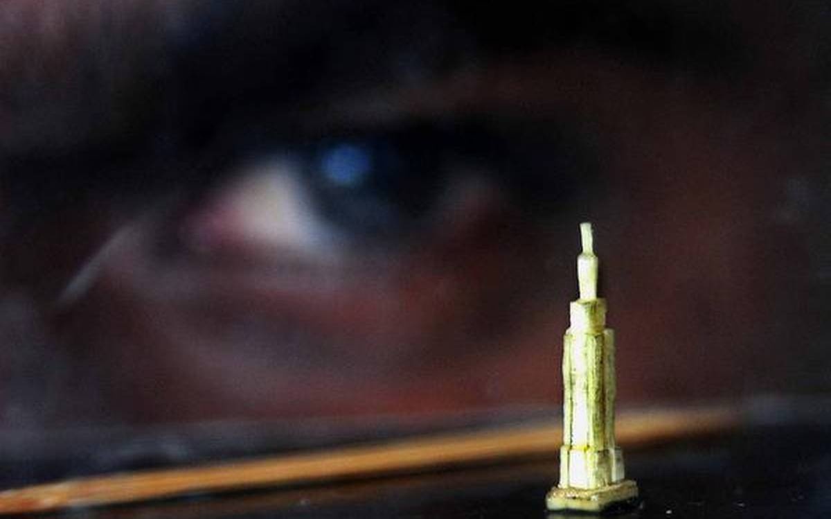 Nghe si chuyen tao ra tac pham nghe thuat sieu nho hinh anh