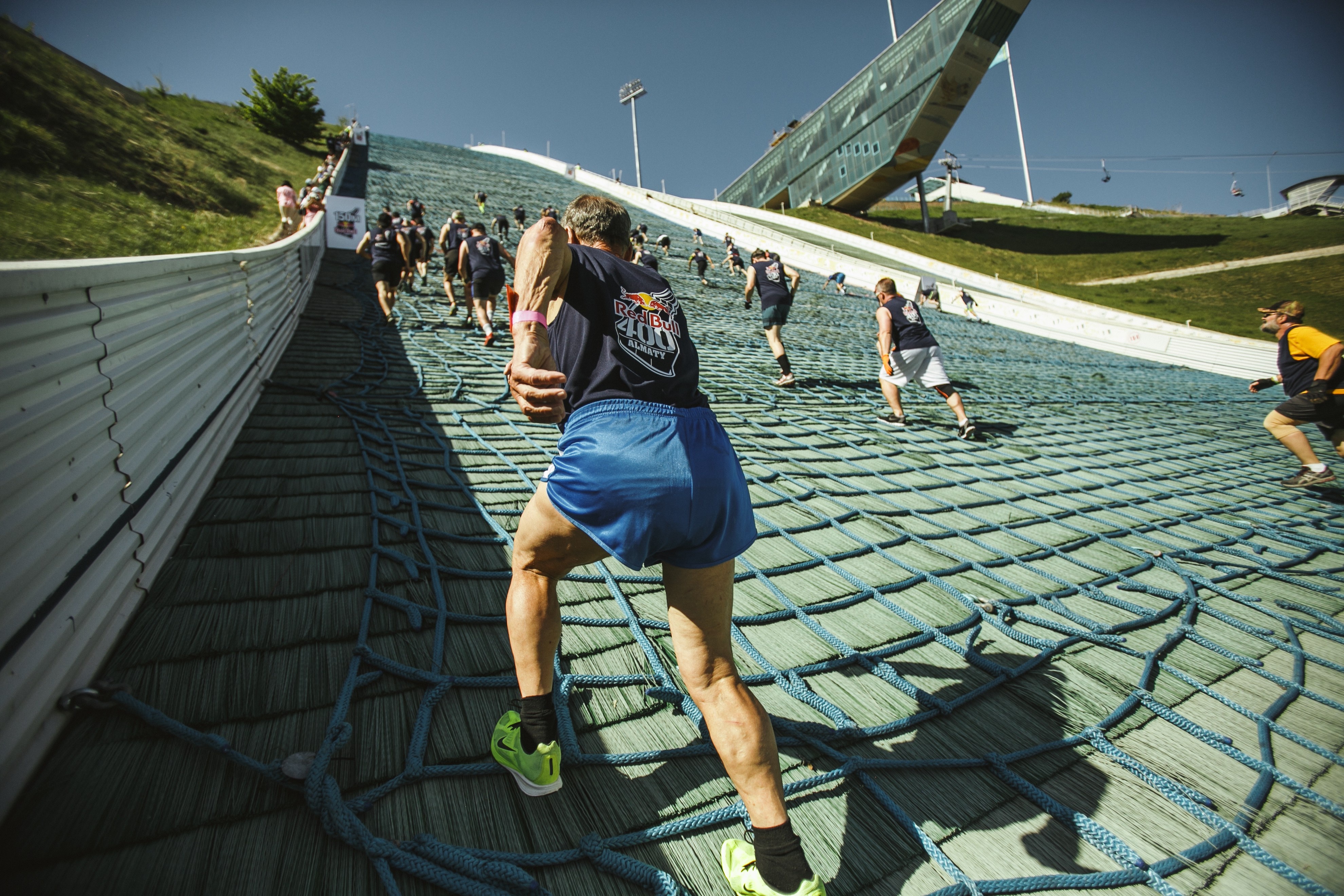 Trai nghiem giai chay leo doc khac nghiet hinh anh