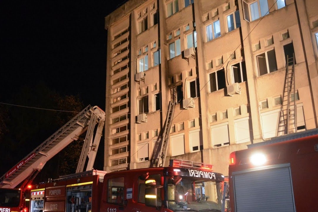 Chay benh vien dieu tri Covid-19 o Romania, 10 nguoi thiet mang hinh anh