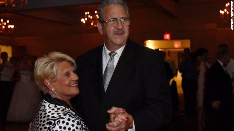 Chuyen tham bien thanh tham kich voi cap vo chong My hinh anh