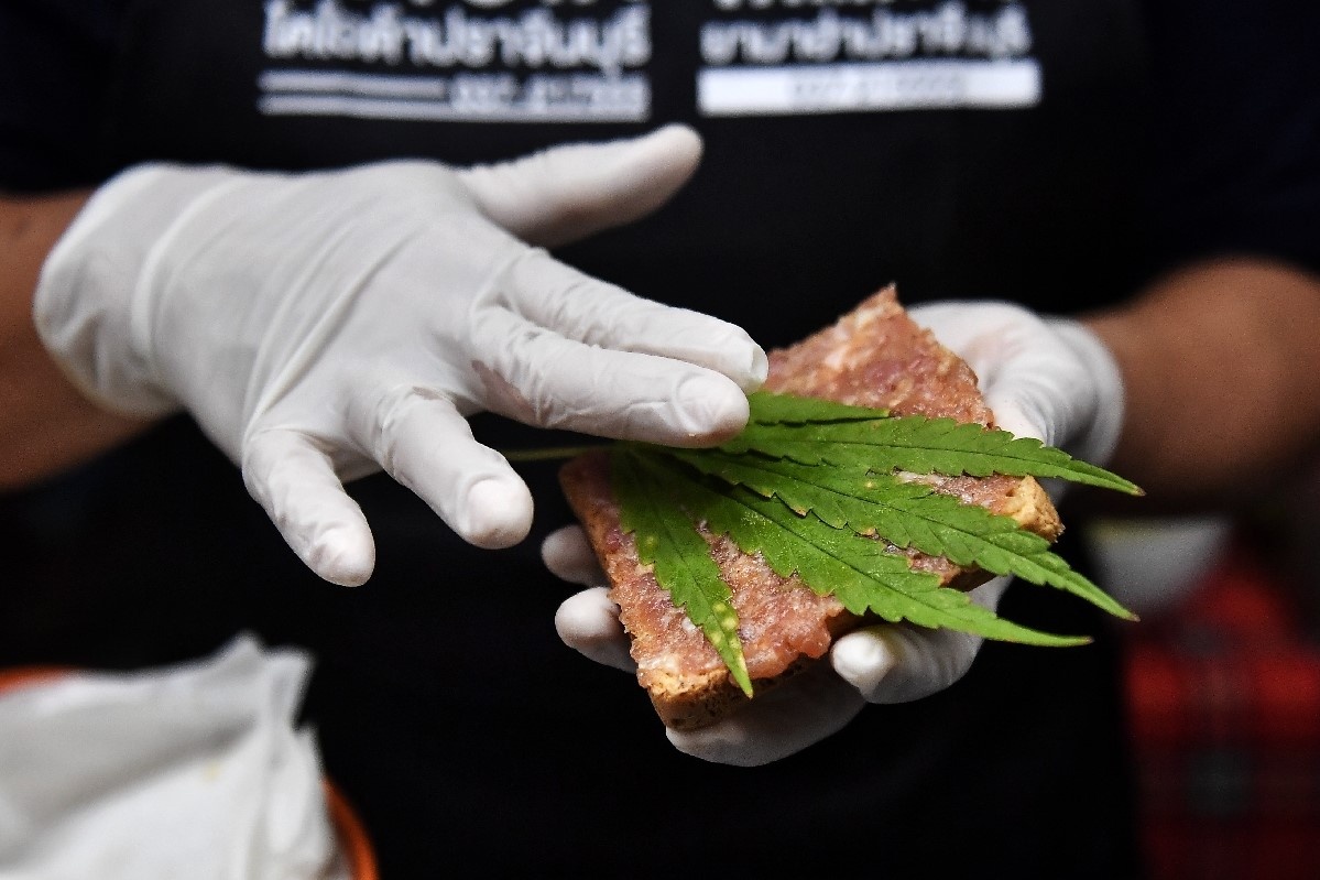 Benh vien o Thai Lan them la can vao mon an hinh anh