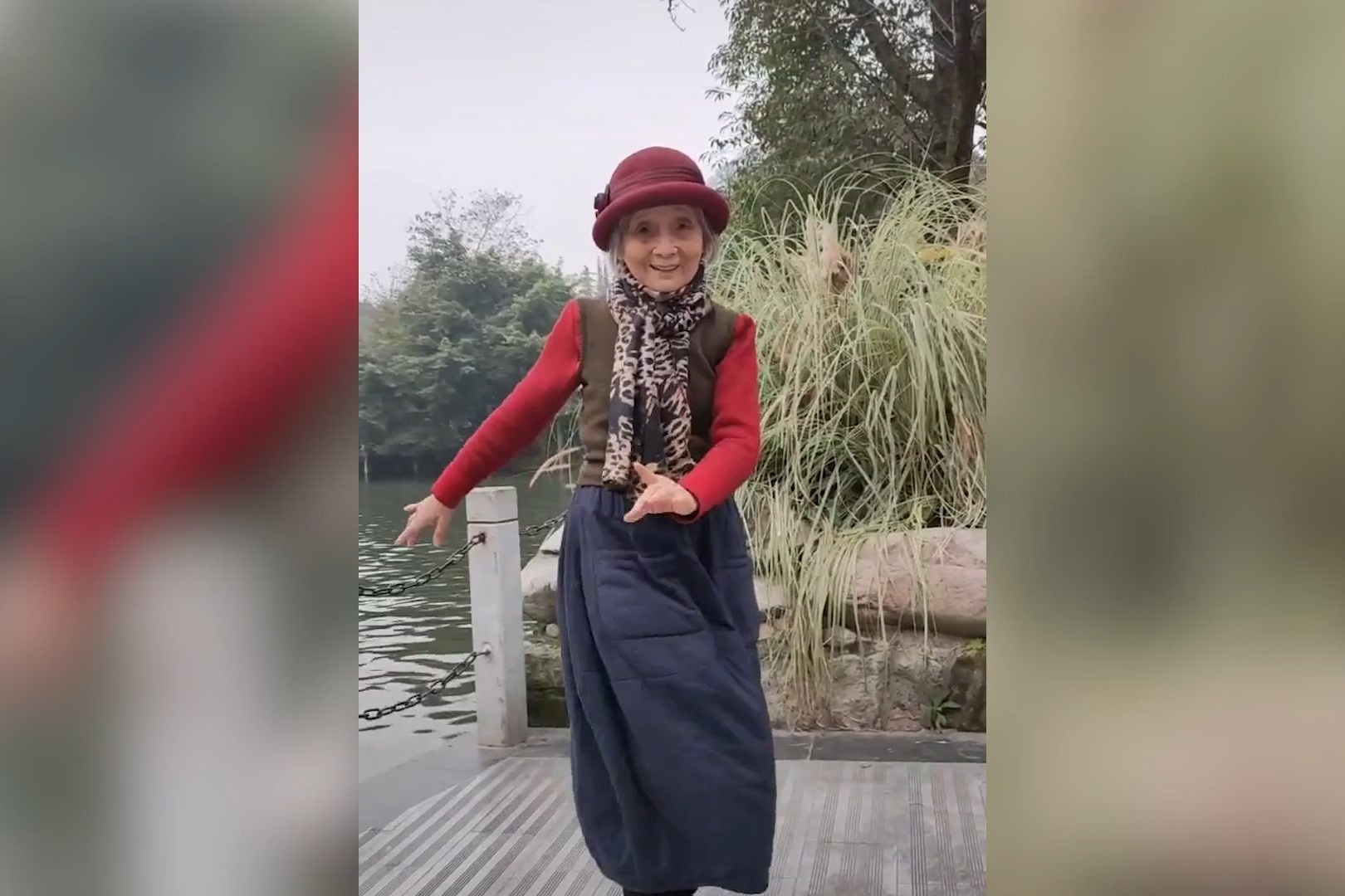 Cu ba 83 tuoi noi tieng nho khieu vu hinh anh