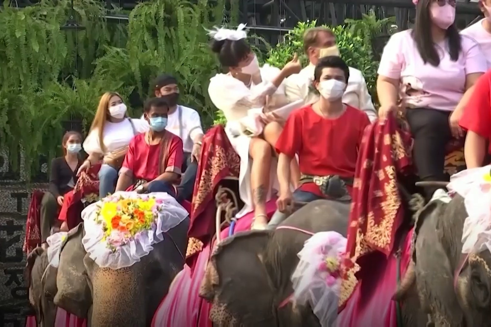 59 cap doi cuoi voi ket hon dip Valentine o Thai Lan hinh anh