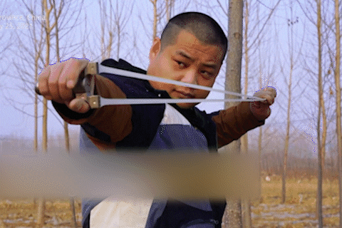 Chang trai Trung Quoc noi tieng nho tai ban sung cao su dieu luyen hinh anh