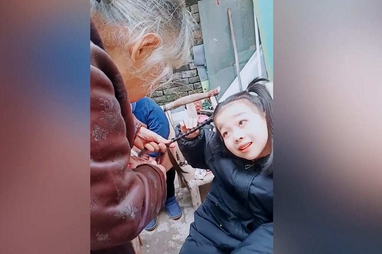 Ba ngoai tet hon 140 kieu toc cho chau gai hinh anh