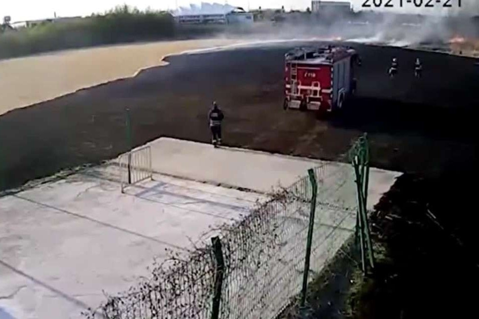 Thu nghiem kinh lup, 2 cha con lam chay bai co o Trung Quoc hinh anh