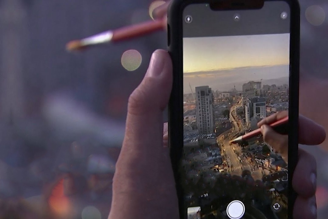 Sang tac nghe thuat bang dien thoai thong minh hinh anh