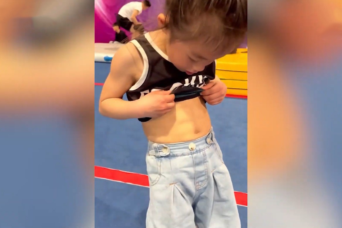 Be gai co co bung 6 mui hinh anh