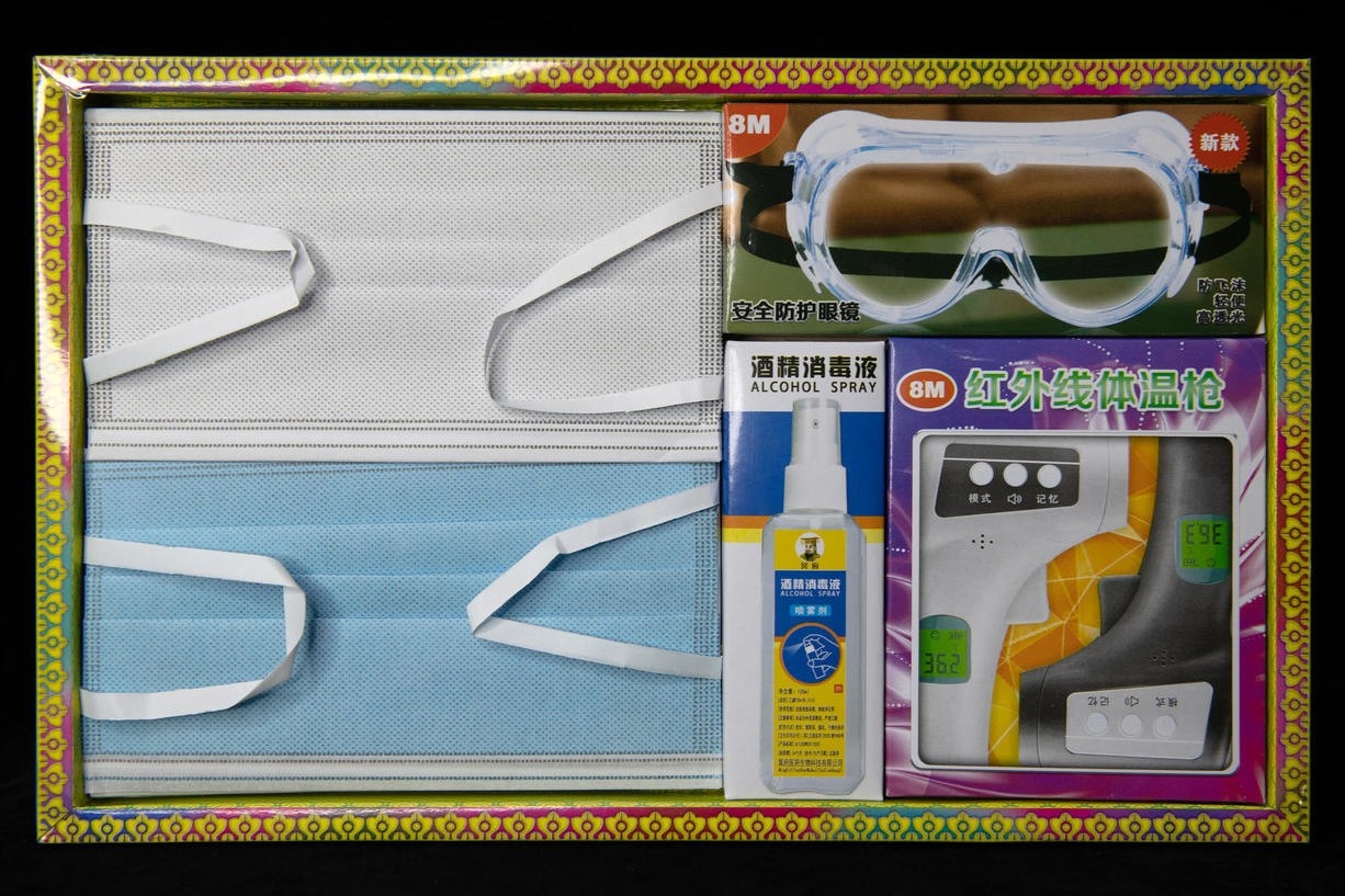 Bung no vang ma chu de Covid-19 hinh anh