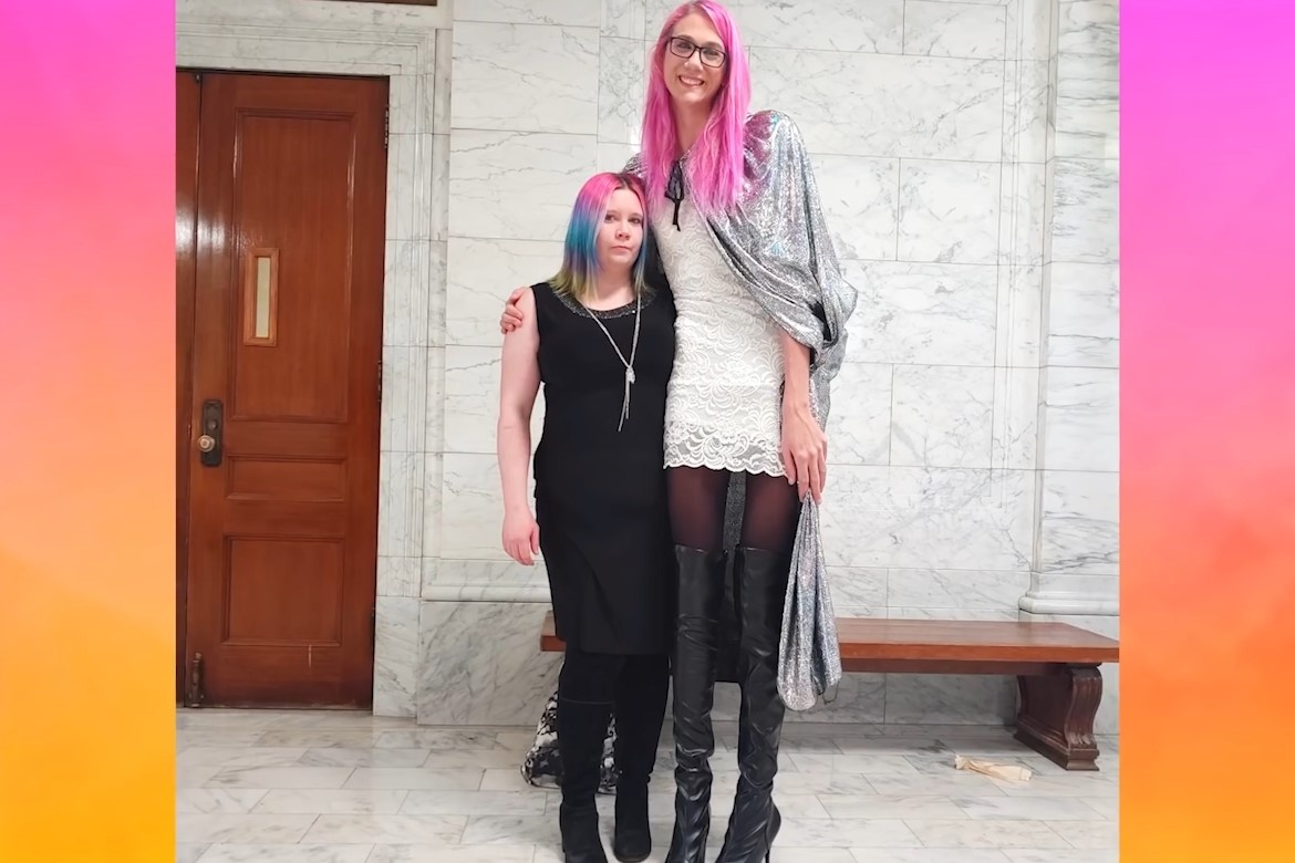 Co gai kiem 4.000 USD moi thang voi doi chan dai 133 cm hinh anh