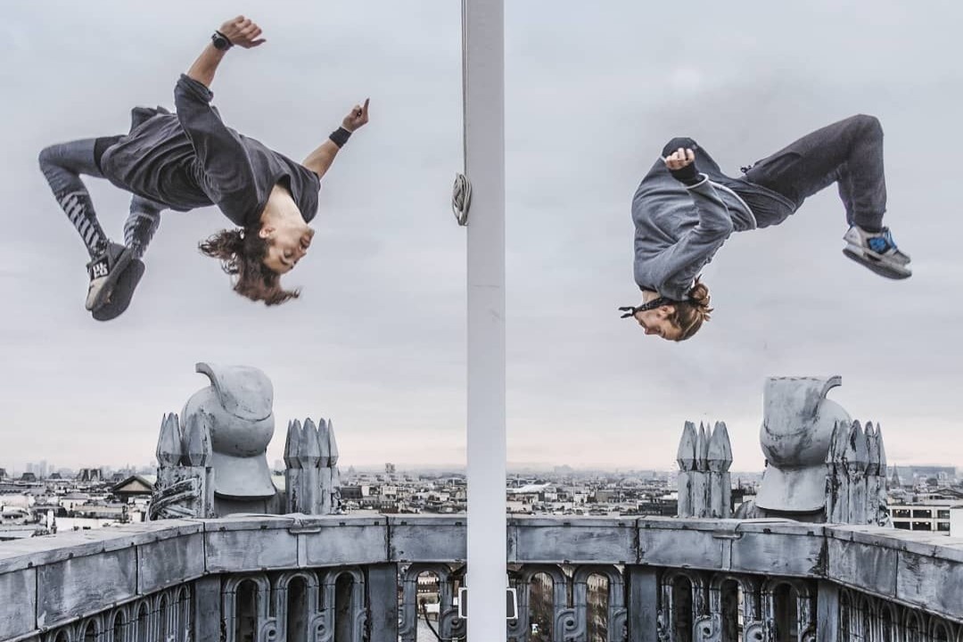 Chang trai parkour mao hiem tren mai nha Paris hinh anh