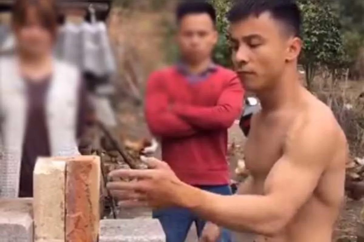 Chang trai mua vo nhu huyen thoai Ly Tieu Long hinh anh