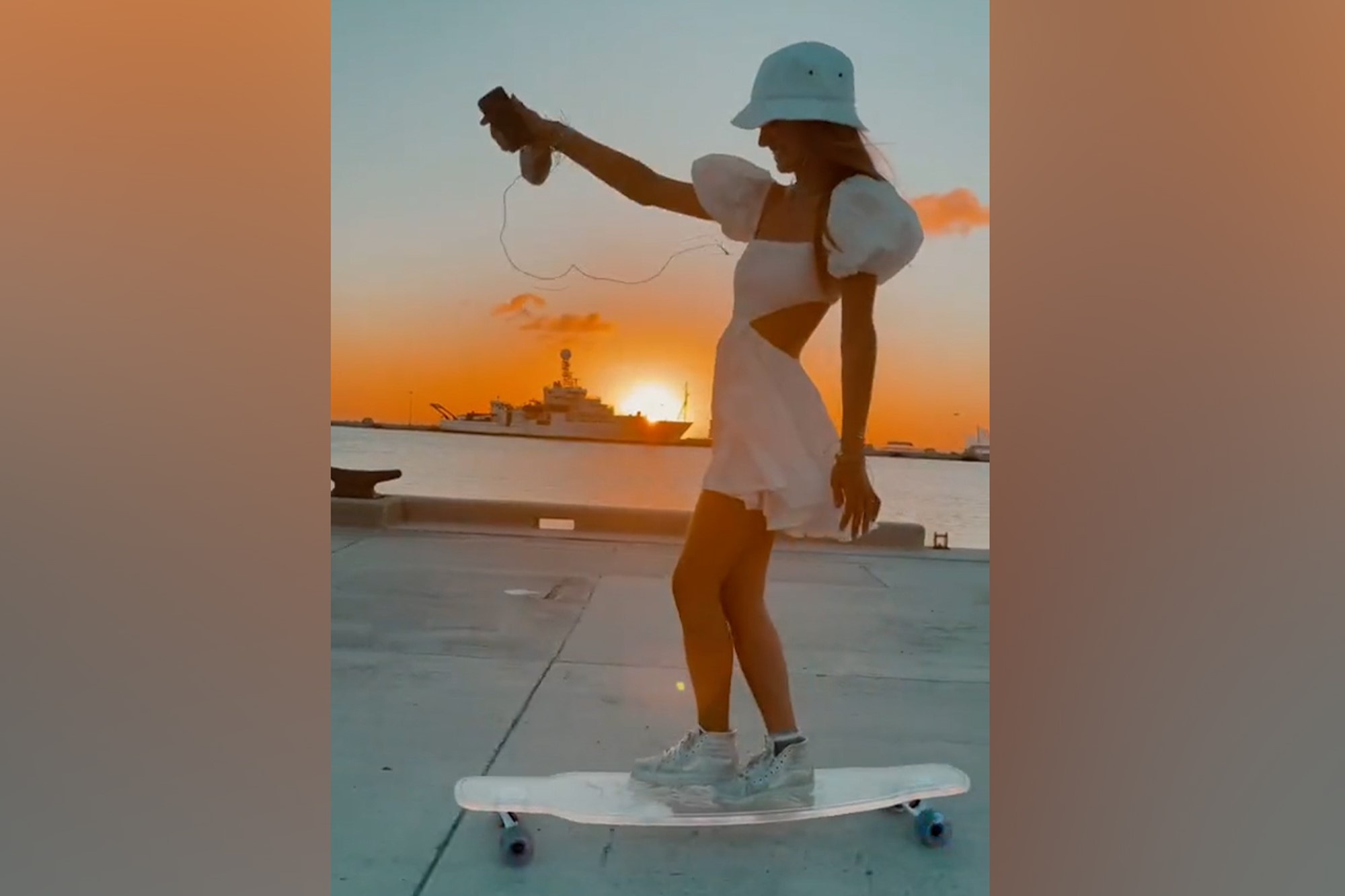 Co gai noi tieng nho kha nang nhay mua tren van truot hinh anh