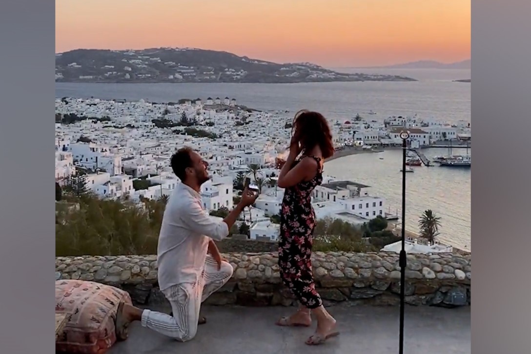 Man cau hon lang man duoi anh hoang hon o Hy Lap hinh anh