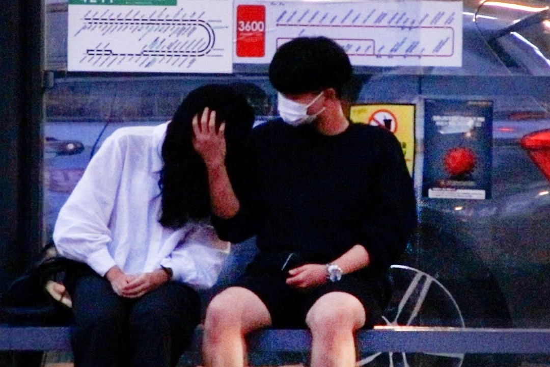 Phan ung cua nguoi Han Quoc khi co phu nu ngu guc tren vai hinh anh