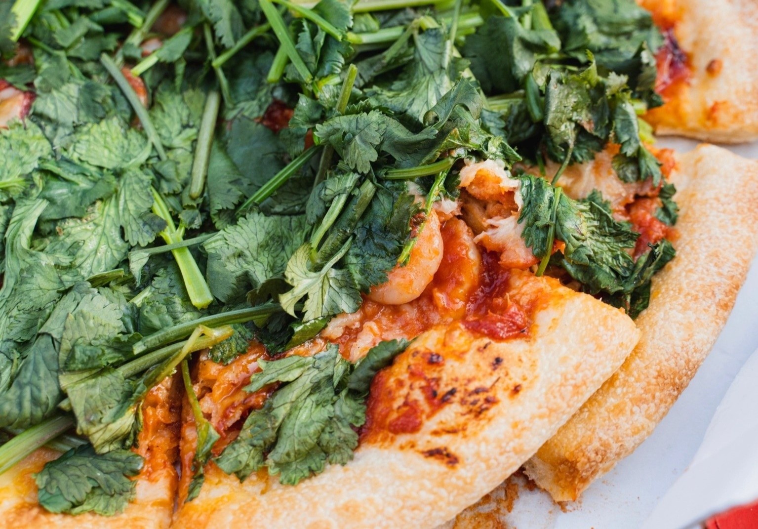 Pizza toan rau mui o Nhat Ban hinh anh
