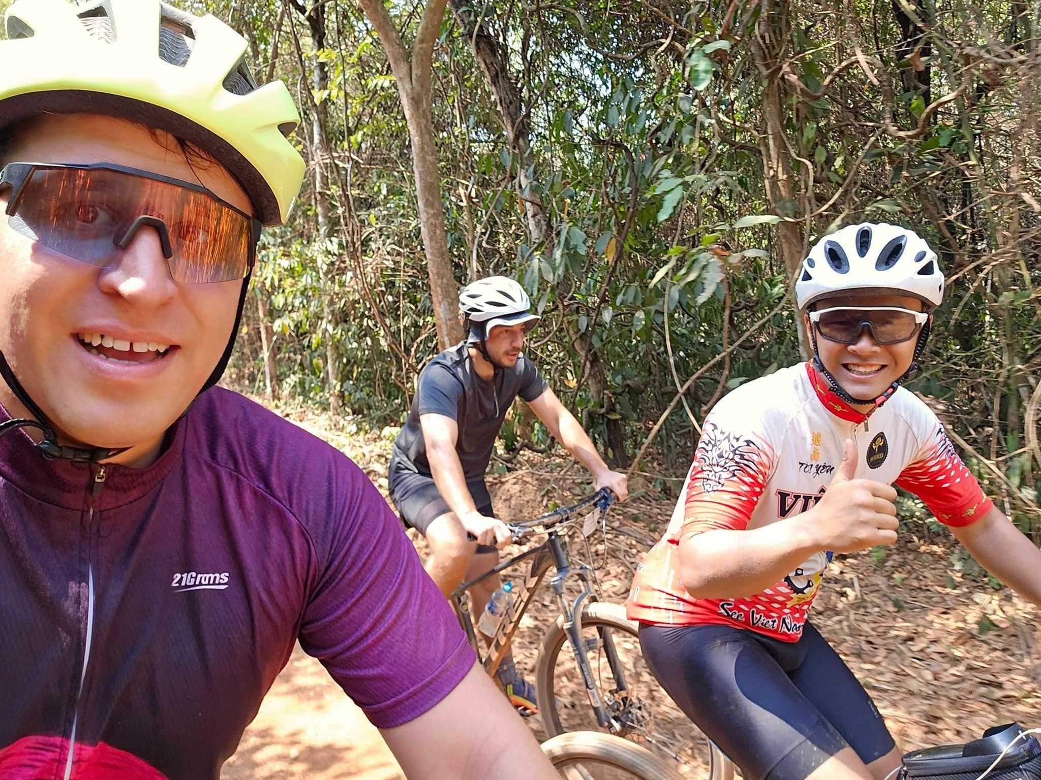 Tay noi tieng Viet anh 4