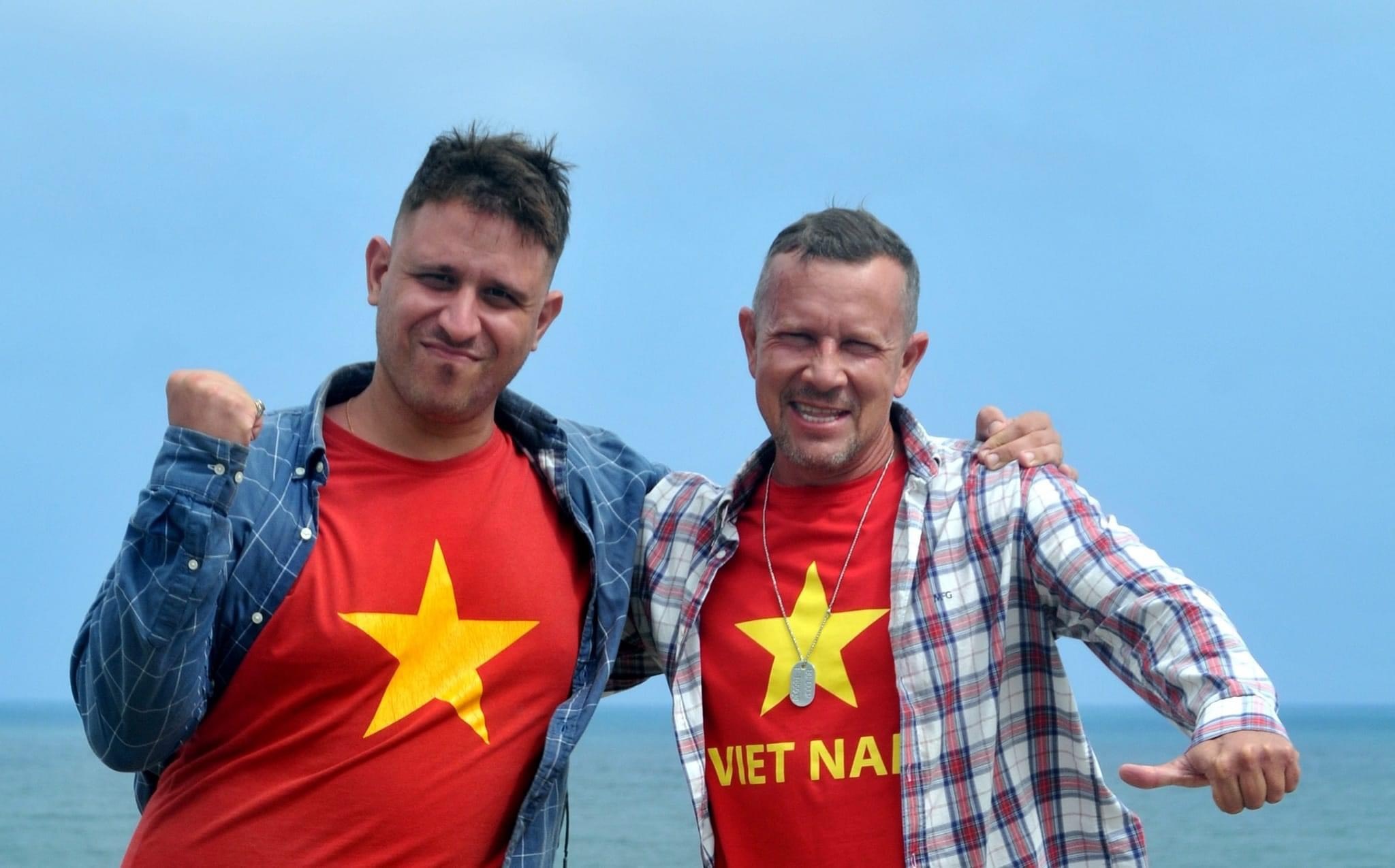 Tay noi tieng Viet anh 1