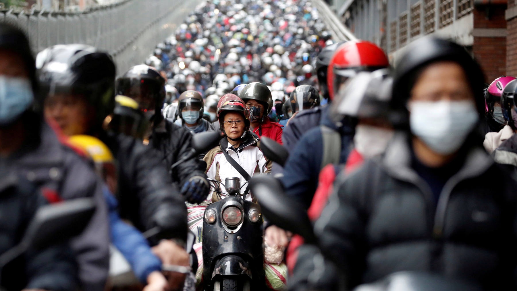 Hon dao nay da bat dau chong dich tu thang 12/2019, luc khong ai chu y hinh anh