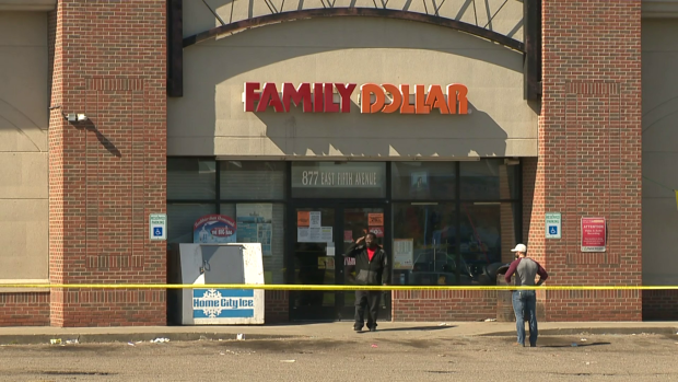 Bao ve bi ban chet vi nhac nho khach deo khau trang hinh anh