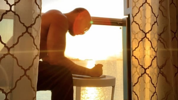 It nhat 57.000 nguoi van mac ket ngoai dai duong vi dich benh hinh anh