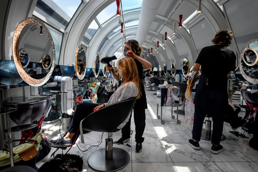 Nguoi Italy do xo di lam dep sau hon 2 thang ‘nhin’ chai chuot hinh anh