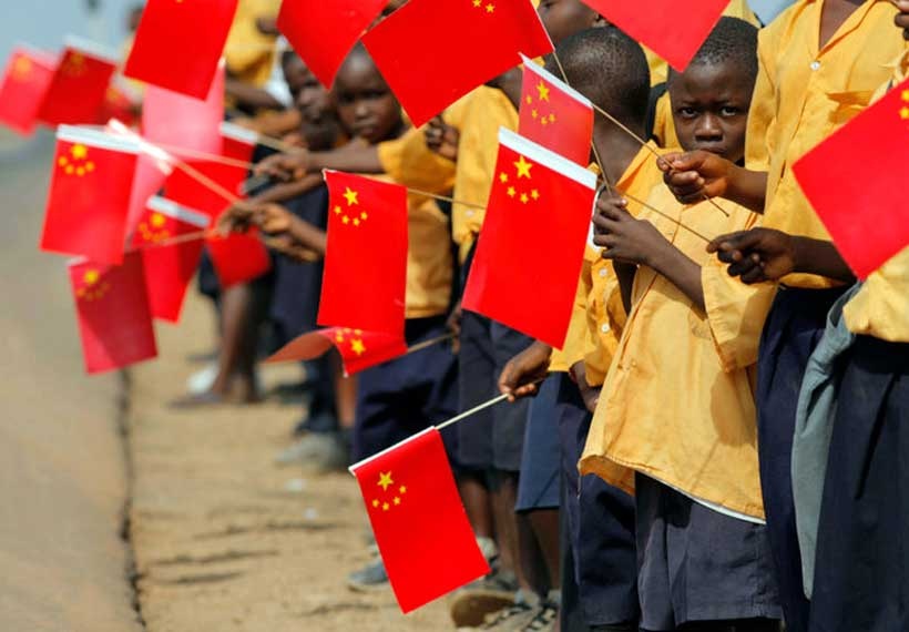 Bi phuong Tay quay lung, Trung Quoc ham nong quan he voi chau Phi hinh anh