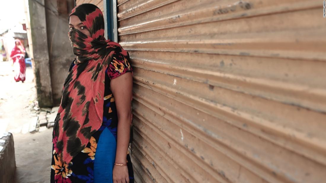 gai mai dam trong nha tho thoi dich anh 2