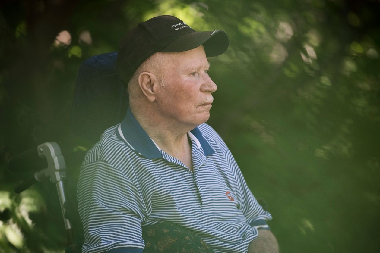 Nguoi cao tuoi phai tra gia dat vi Thuy Dien chong dich khac thuong hinh anh