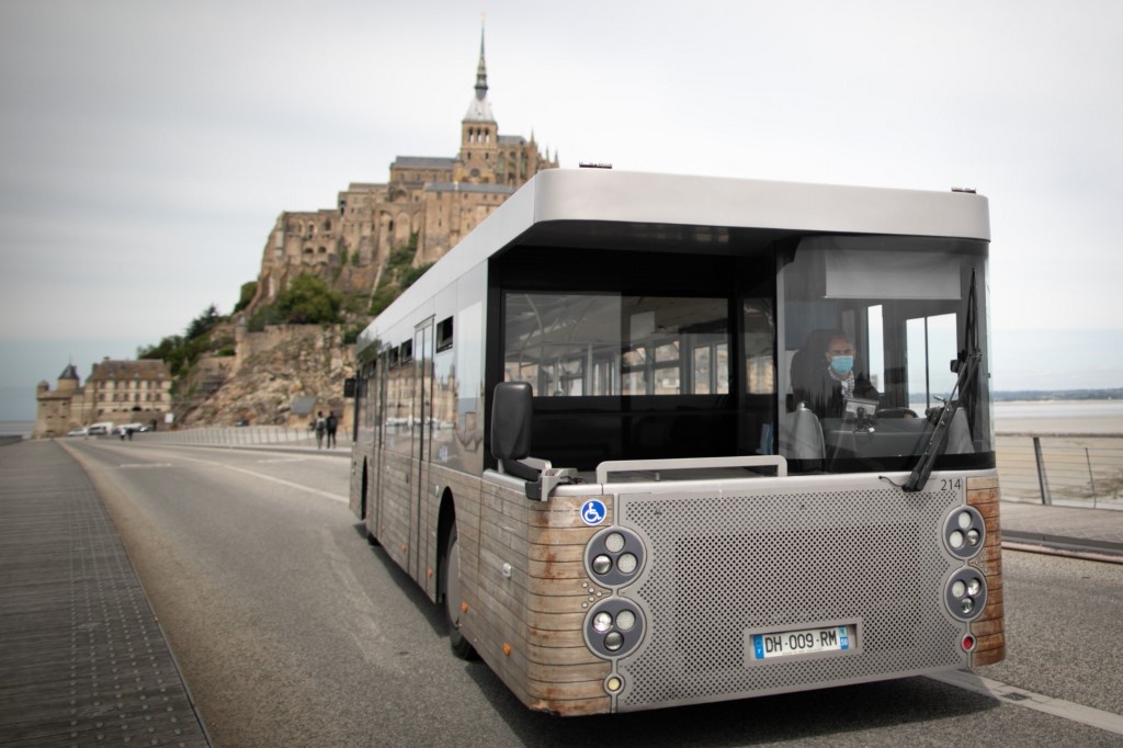 Tai xe xe buyt bi danh chet nao vi tu choi khach khong deo khau trang hinh anh