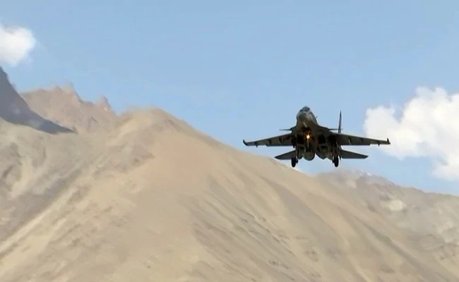 An Do truc chien Su-30MKI co ten lua hanh trinh tai bien gioi voi TQ hinh anh