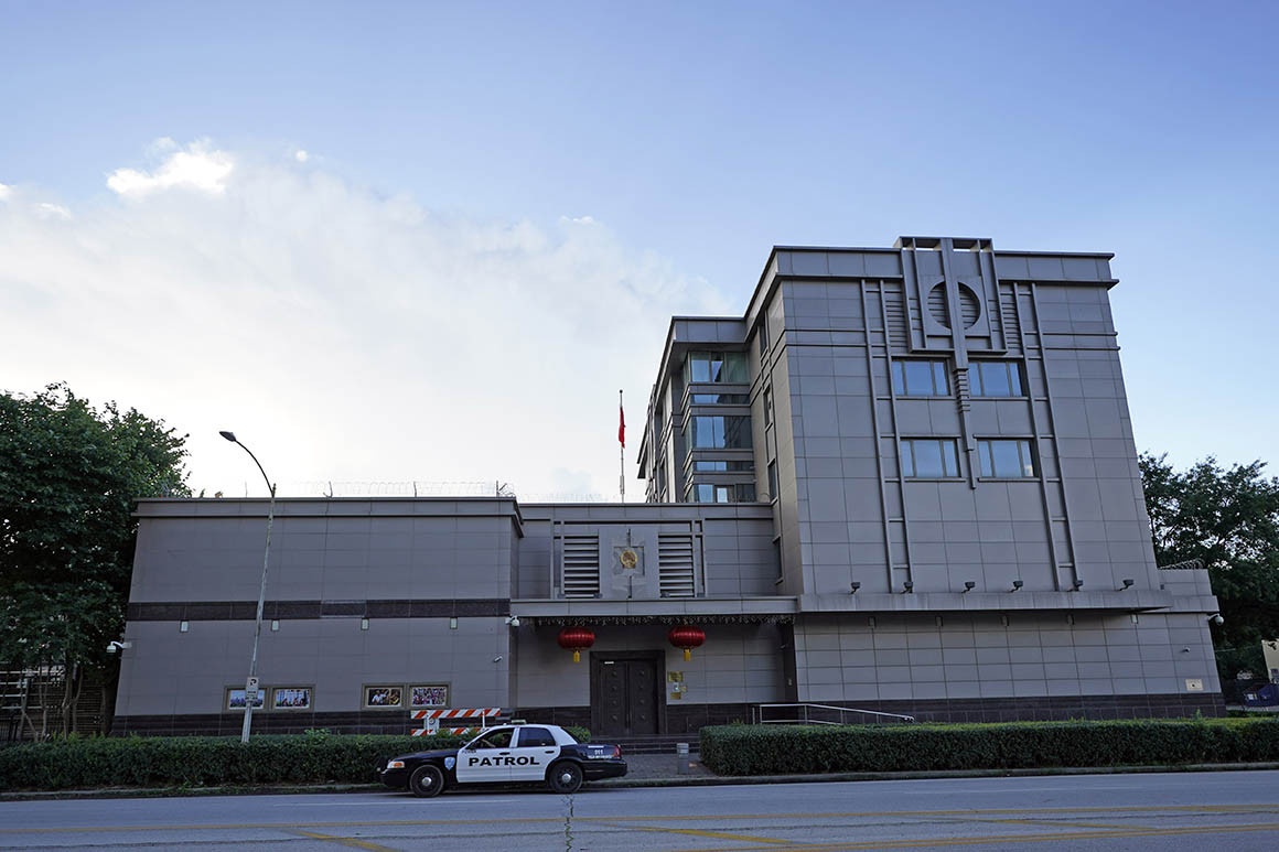 chay trong tong lanh su quan Trung Quoc tai Houston anh 2