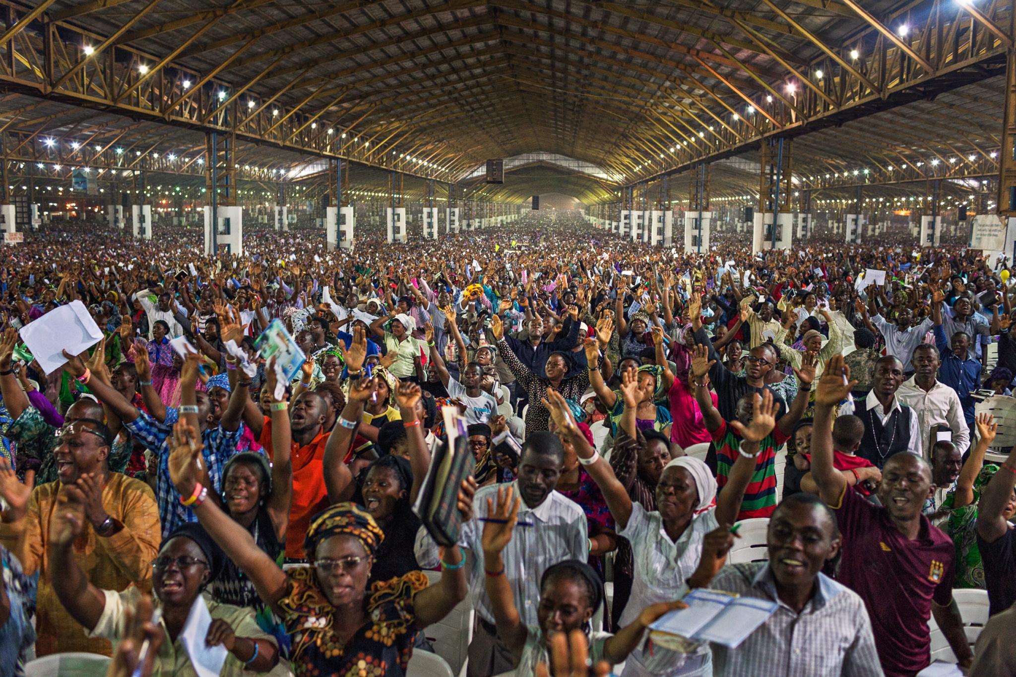 Dan so the gioi nam 2100 hao hut hon 2 ty nguoi so voi du bao cua LHQ hinh anh