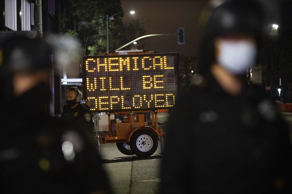 bao luc trong cuoi tuan anh 7