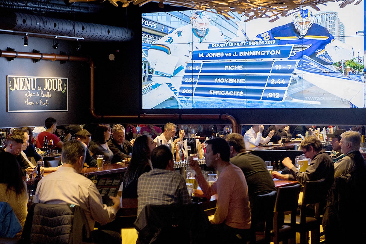 Quan bar,  vu truong song sot qua dai dich anh 3