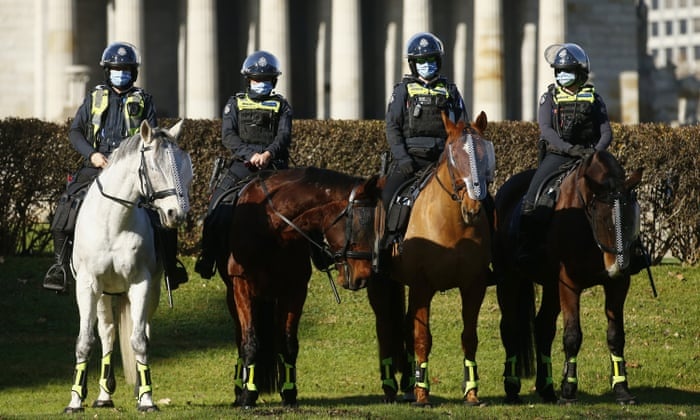 Cuoc song nguoi Viet giua nhung ngay gioi nghiem o Melbourne hinh anh