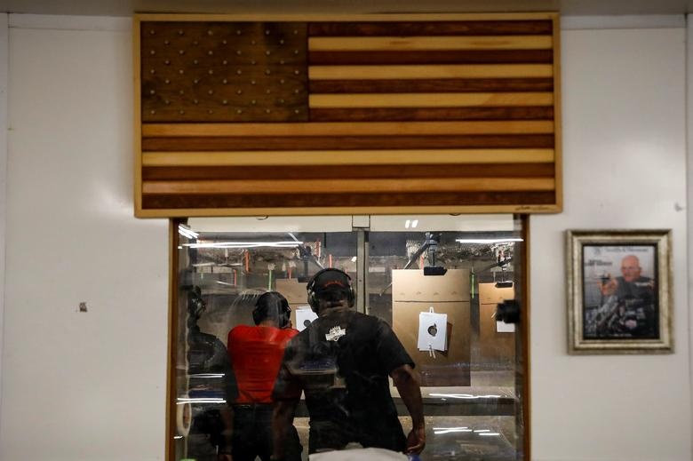 Nguoi My goc Phi do xo di hoc ban sung anh 8