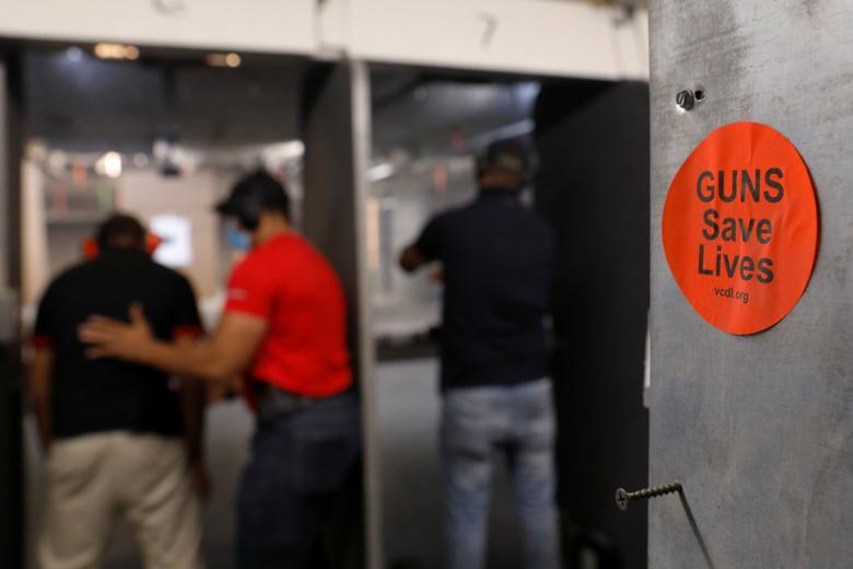 Nguoi My goc Phi do xo di hoc ban sung anh 3