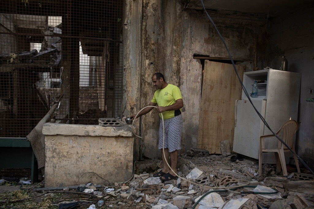 Beirut dong long phan doi chinh phu anh 4