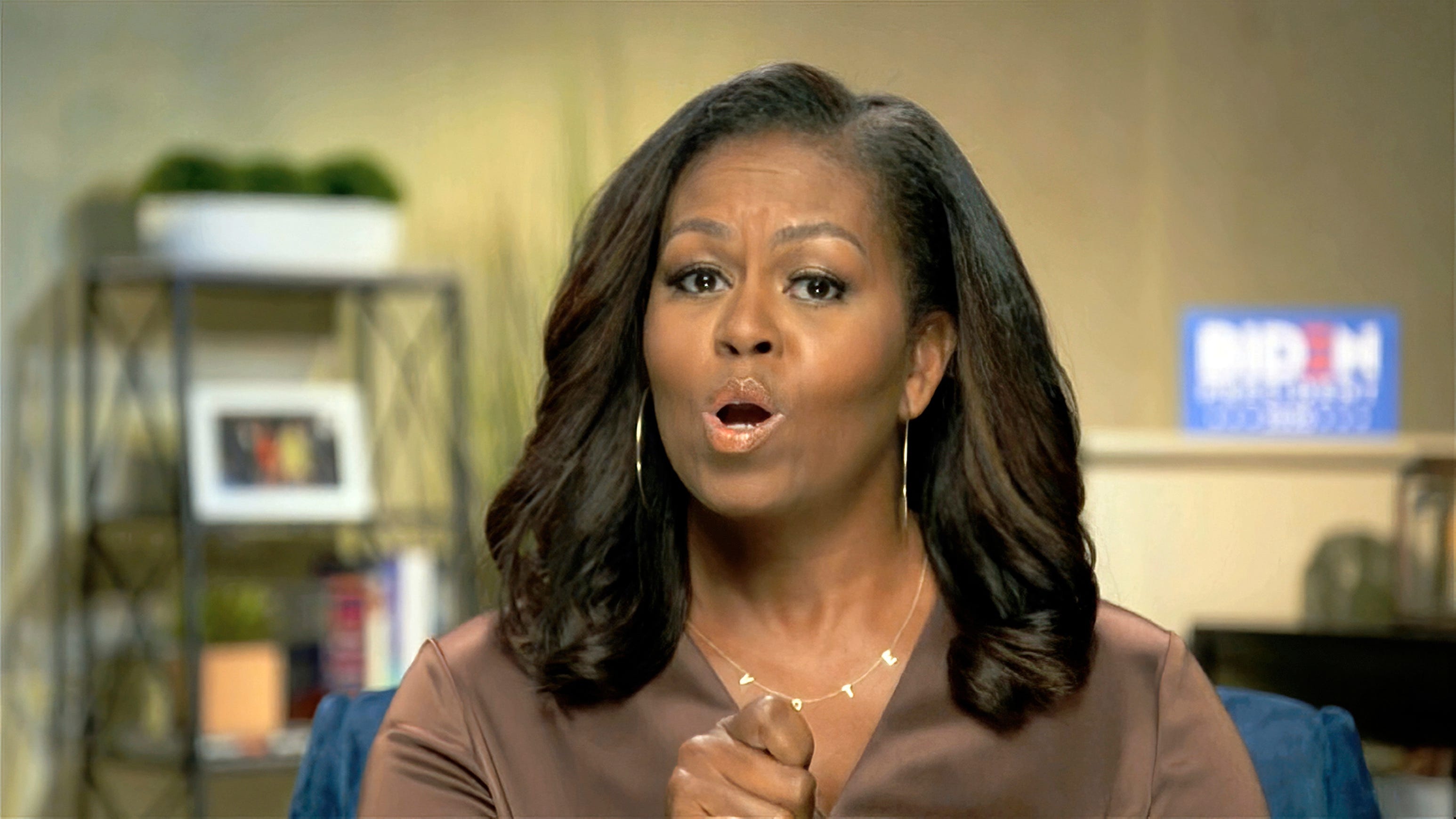 Thong diep tu chiec day chuyen cua ba Obama o dai hoi dang Dan chu hinh anh