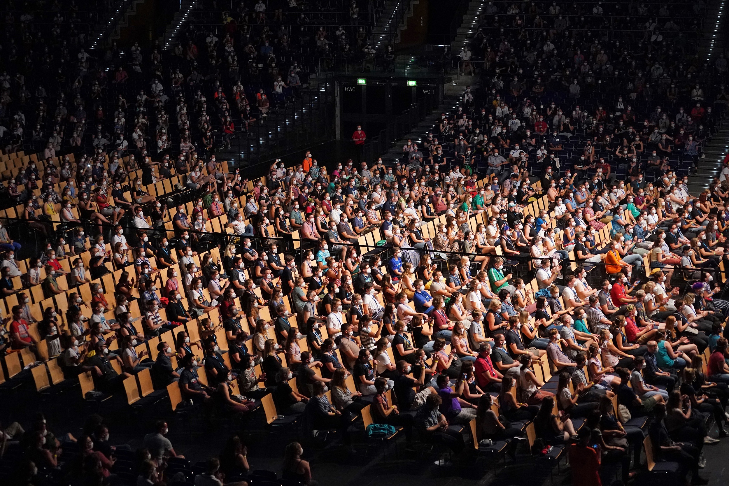 Dem nhac 1.400 nguoi thanh cuoc thi nghiem chong Covid-19 hinh anh